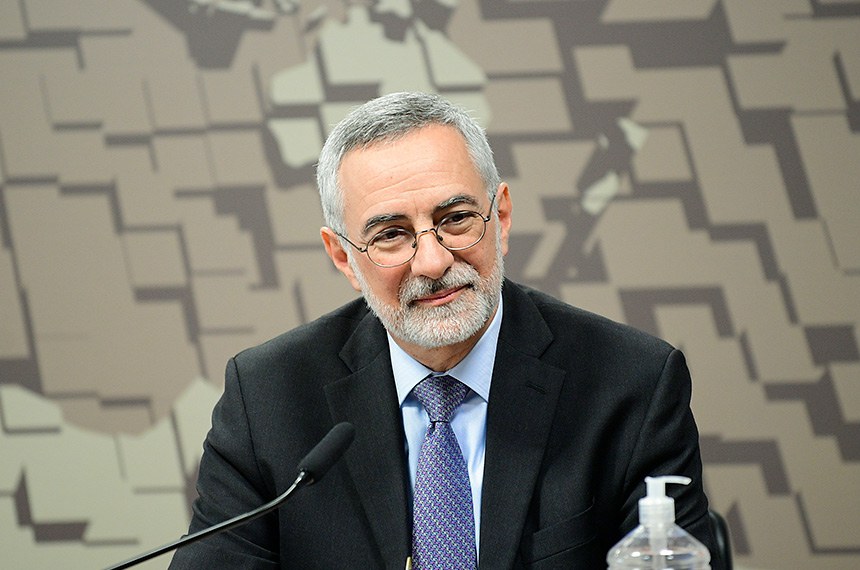 Mesa: 
embaixador da Argentina, Julio Glinternick Bitelli. 