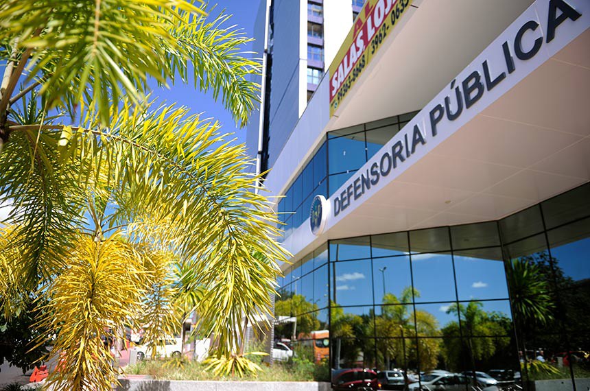 A Defensoria Pública do Distrito Federal é uma instituição permanente cuja função, como expressão e instrumento do regime democrático, é oferecer, de forma integral e gratuita, aos cidadãos necessitados a orientação jurídica, a promoção dos direitos humanos e a defesa, em todos os graus, judicial e extrajudicial, dos direitos individuais e coletivos.