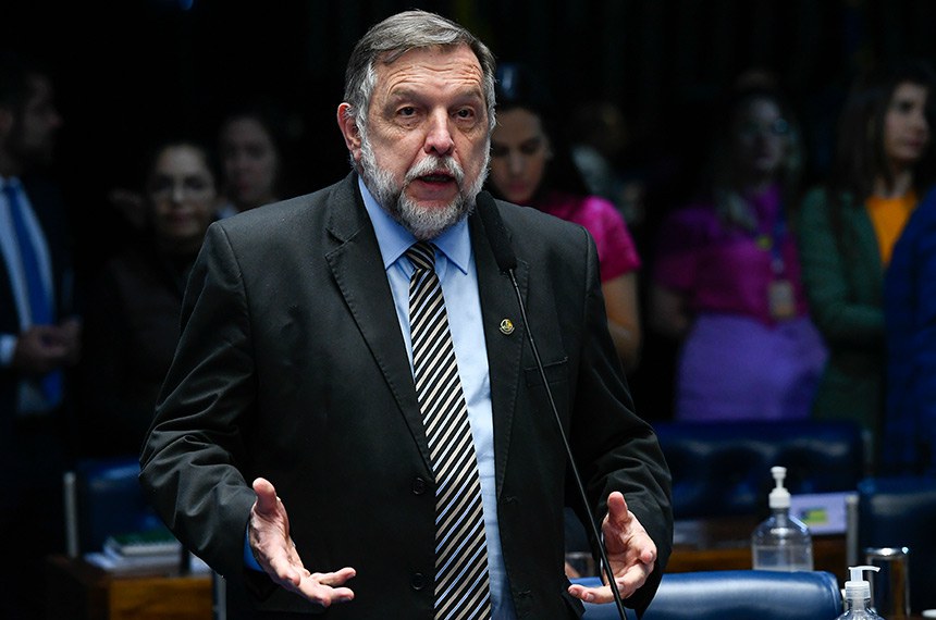 Em pronunciamento, à bancada, senador Flávio Arns (PSB-PR).