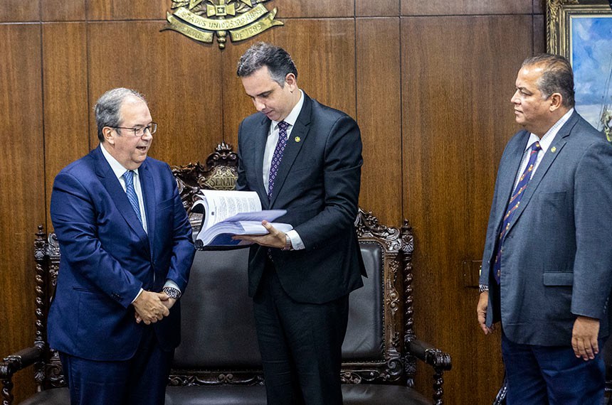 Participam: 
presidente da CJSUBIA, ministro do Superior Tribunal de Justiça (STJ), Ricardo Villas Bôas Cueva; 
senador Eduardo Gomes (PL-TO).