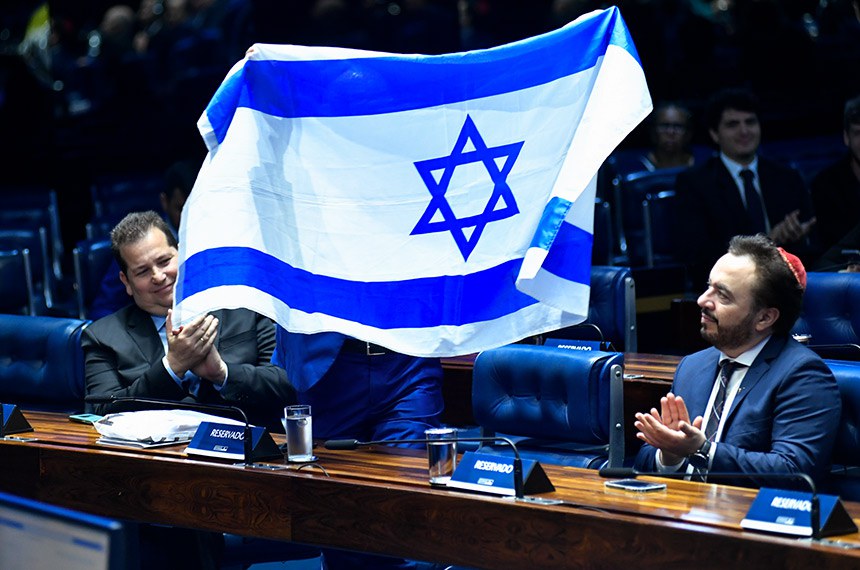 Israel, cuja capital é Jerusalém, tem cerca de 10 milhões de habitantes. Sua economia é centrada na produção agrícola e industrial. Apesar dos limitados recursos naturais, Israel é considerado um país autossuficiente na produção de alimentos.