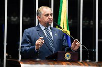 Izalci pede para alterar MP que transfere recursos do Sesc e Senac para Embratur