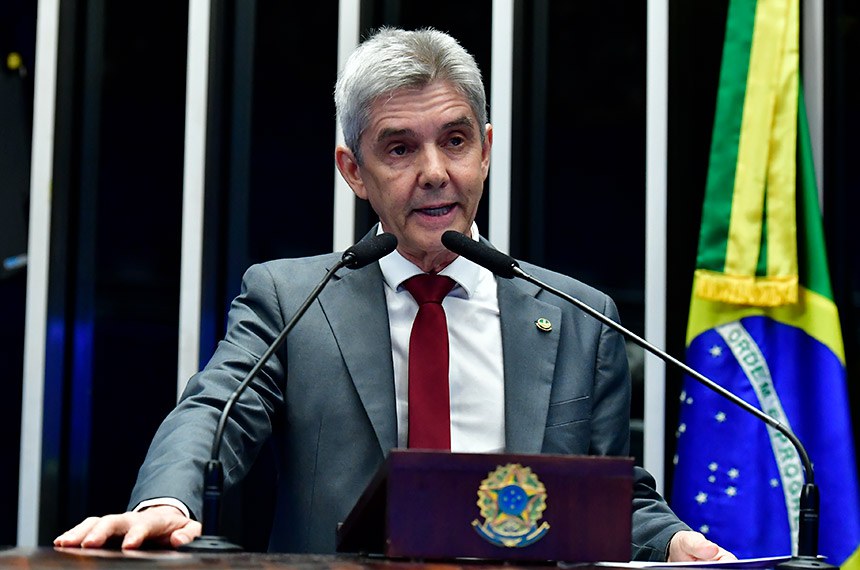 Em discurso, à tribuna, senador Jaime Bagattoli (PL-RO).