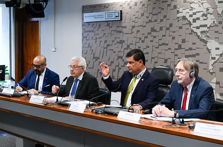 Mesa: 
relator permanente do Comité do Parlamento Europeio para o Comércio Internacional (Inta) para o Mercosul e presidente do D-MER (Renew), Jordi Canãs - Espanha; 
2º vice-presidente da CPCMS, deputado Arlindo Chinaglia (PT-SP); 
presidente da CPCMS, senador Nelsinho Trad (PSD-MS); 
presidente do Comité do Parlamento Europeio para o Comércio Internacional (Inta), Bernd Lange - Alemanha.