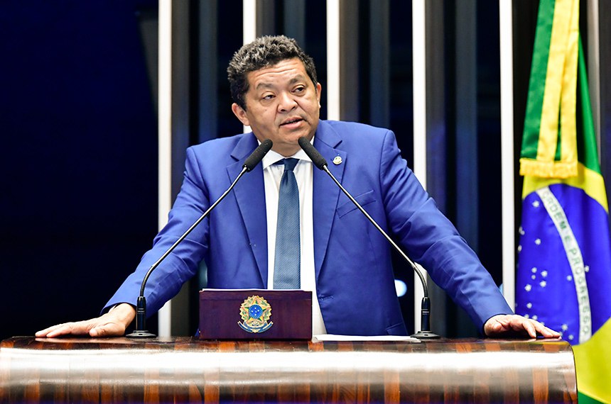 Em discurso, à tribuna, senador Beto Faro (PT-PA).