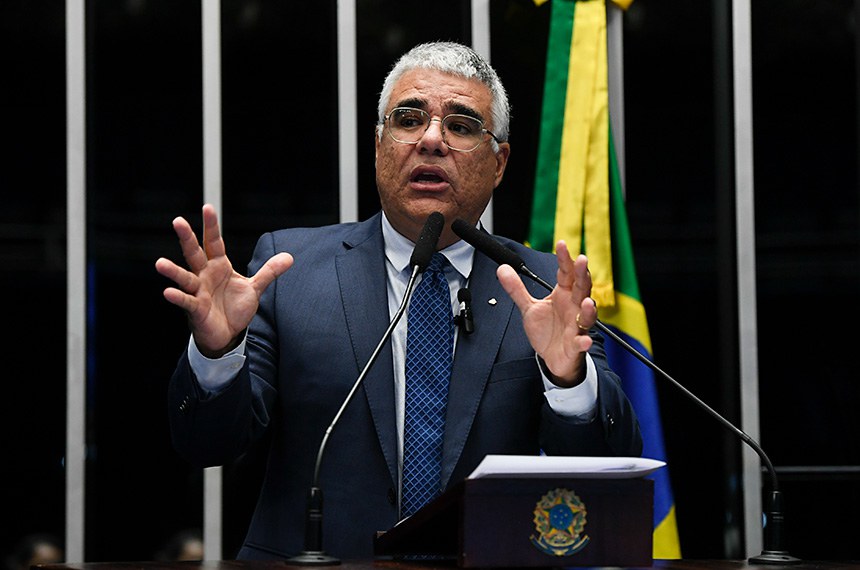 Em discurso, à tribuna, senador Eduardo Girão (Novo-CE).