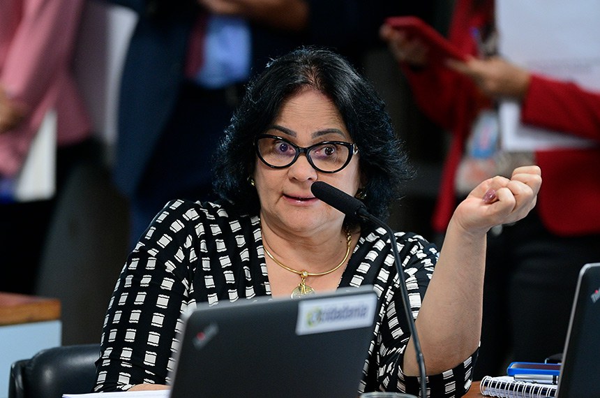 À bancada, senadora Damares Alves (Republicanos-DF) - em pronunciamento.