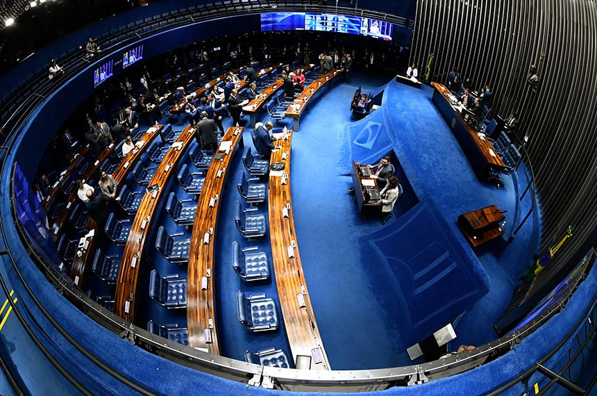 Em discurso, à tribuna, senadora Zenaide Maia (PSD-RN).