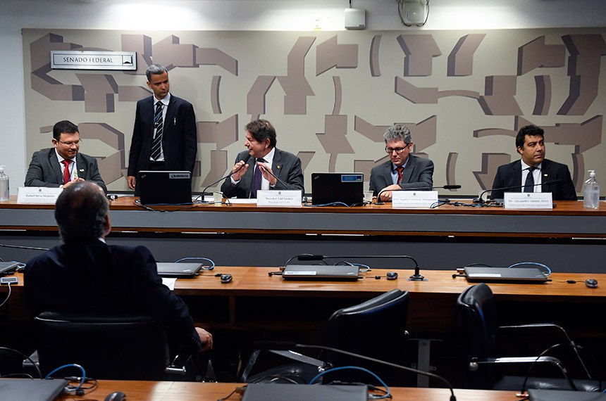 Convidados: 
gerente da Petrobras, Alex Sandro Gasparetto; 
professor do Programa de Engenharia Metalúrgica e de Materiais da Coppe/UFRJ, Paulo Emílio de Miranda; 
professor da Escola Politécnica da Universidade de São Paulo, Thiago Lopes; 
diretor técnico da Braspell Bioenergia, Afonso Bertucci; 
representante do Conselho Federal de Química.