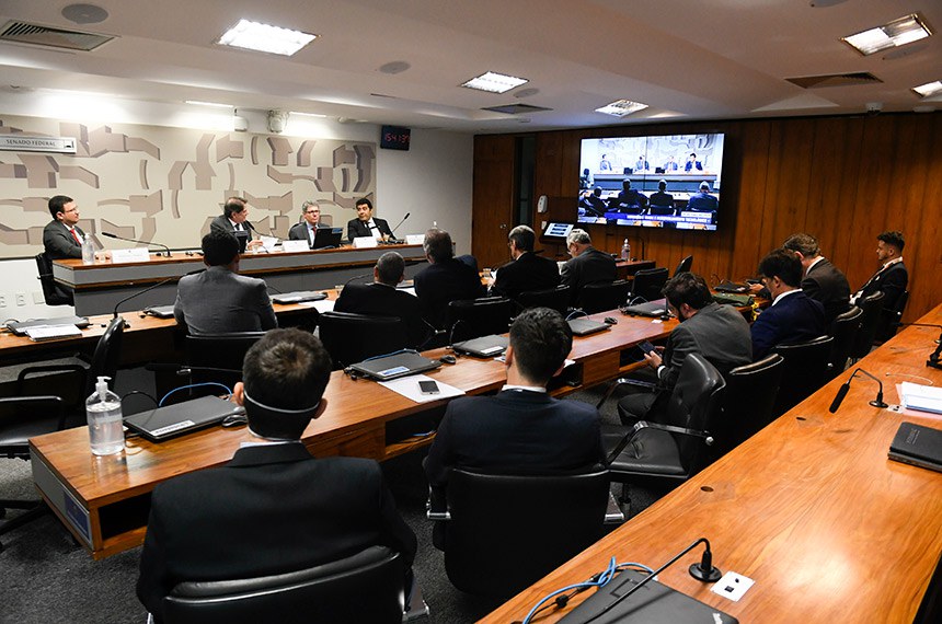 Mesa: 
coordenador-geral de Tecnologias Setoriais da Secretaria de Desenvolvimento Tecnológico e Inovação (Setec) do Ministério da Ciência, Tecnologia e Inovação (MCTI), Rafael Silva Menezes; 
presidente da CEHV, senador Cid Gomes (PDT-CE);
pró-reitor da Universidade Federal do Ceará, Augusto Teixeira de Albuquerque; 
chefe geral da Embrapa Agroenergia, Alexandre Alonso Alves.