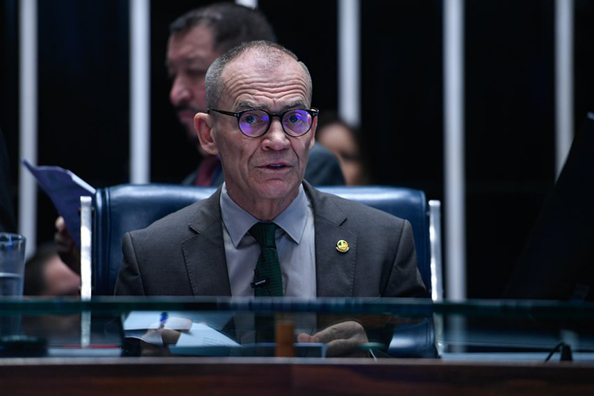 À mesa, em pronunciamento, requerente desta sessão, senador Fabiano Contarato (PT-ES).
