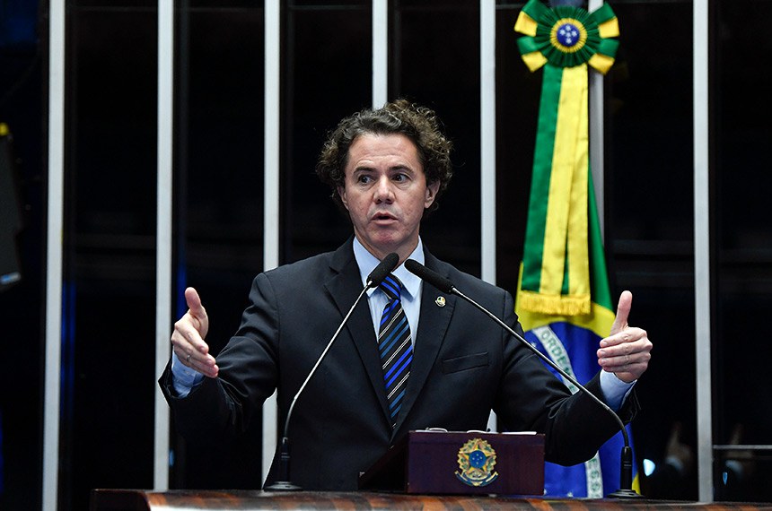 Em discurso, à tribuna, senador Veneziano Vital do Rêgo (MDB-PB).