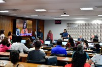 Inclusão de pessoas com deficiência no ensino regular divide opiniões em debate