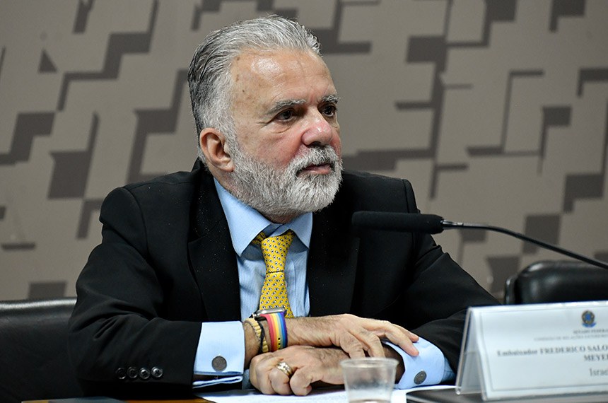 À mesa, indicado para o cargo de Embaixador do Brasil em Israel (MSF 17/2023), Frederico Salomão Duque Estrada Meyer.