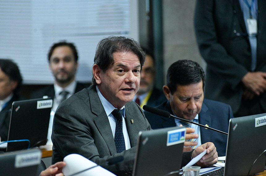 À bancada, em pronunciamento, relator da MSF 11/2023, senador Cid Gomes (PDT-CE).