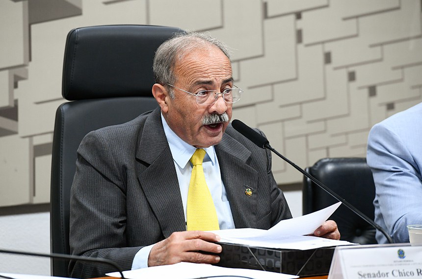 À mesa, presidente da CTEYANOMAMI, senador Chico Rodrigues (PSB-RR), em pronunciamento.