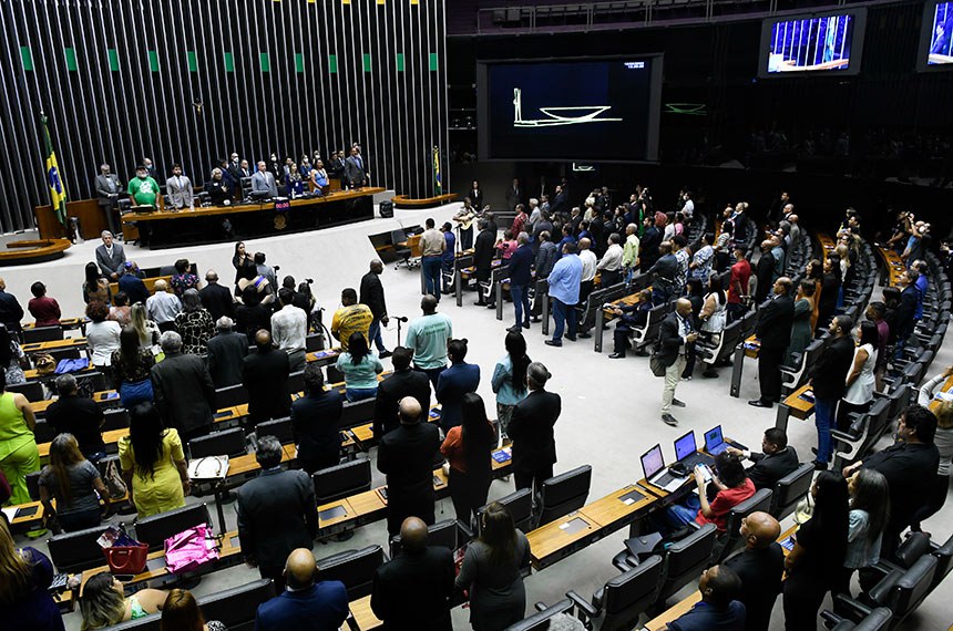 Mesa:
diretor social do coletivo cultural Barba na Rua, Rogério Barba; 
vice-prefeito do município de Alexânia/GO, Matheus da Silva Ramos;
presidente da Associação Nacional de Líderes Comunitários do Brasil, Ilço Firmino;
requerente desta sessão de comemoração, senador Izalci Lucas (PSDB-DF);
diretora da Secretaria Legislativa do Congresso Nacional, Roberta Lys de Moura Rochael;
presidente da Federação Habitacional do Sol Nascente, Edilamar de Souza e Souza Correia;
diretor da ONG Salve a Si, Henrique França.