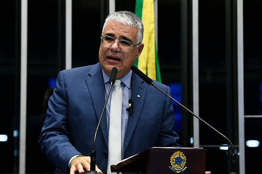 Em discurso à tribuna, senador Eduardo Girão (Novo-CE).