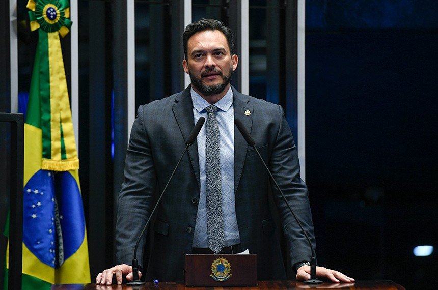 Em discurso, à tribuna, senador Styvenson Valentim (Podemos-RN).