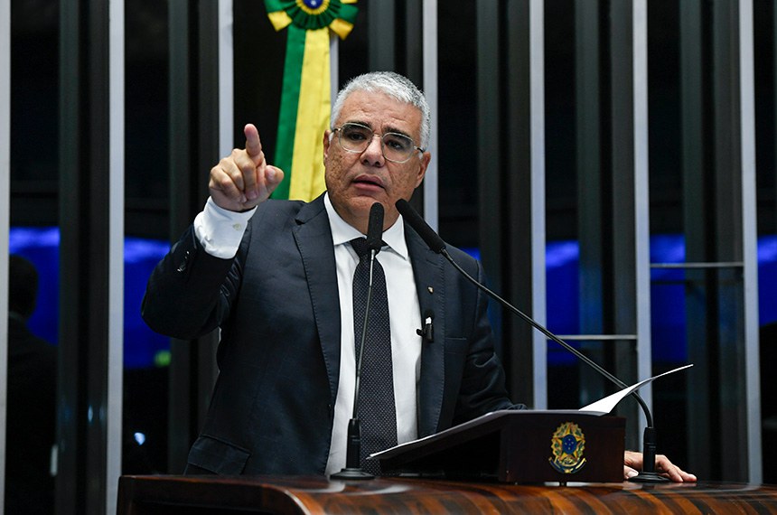 Em discurso, à tribuna, senador Eduardo Girão (Novo-CE).