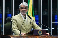 Humberto Costa destaca avanços do governo Lula