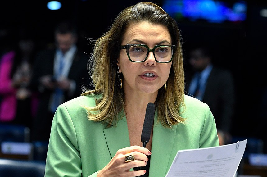 À bancada, em pronunciamento, senadora Leila Barros (PDT-DF). 