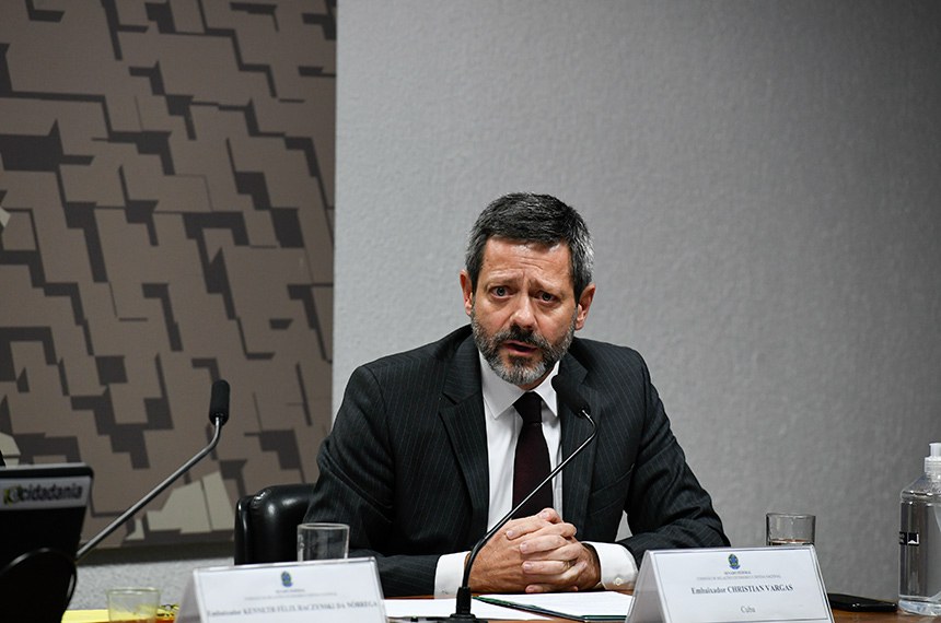 Em pronunciamento, à mesa, indicado para exercer o cargo de embaixador do Brasil na República de Cuba, Christian Vargas.