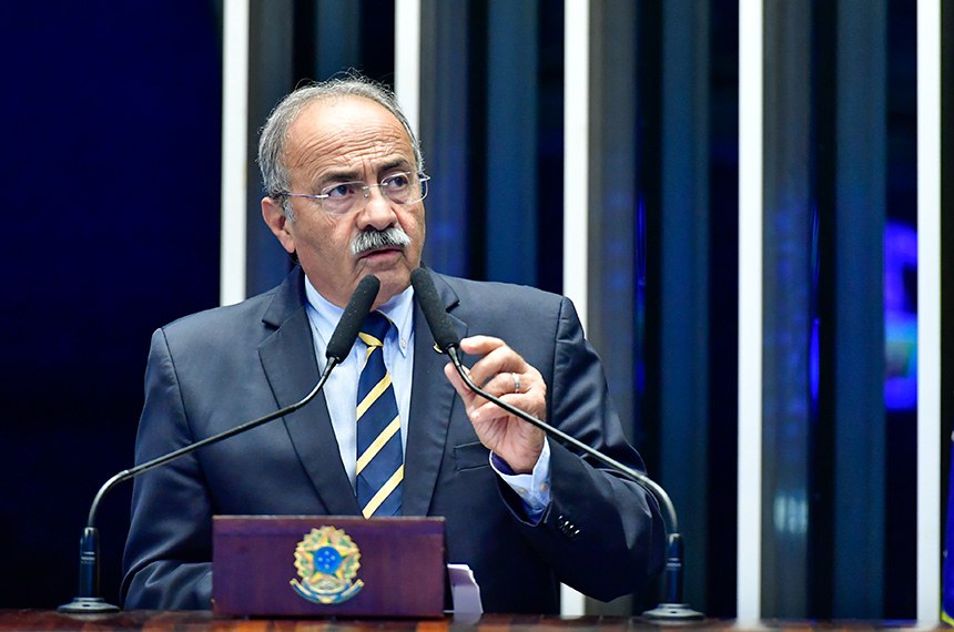 Em discurso, à tribuna, senador Chico Rodrigues (PSB-RR).