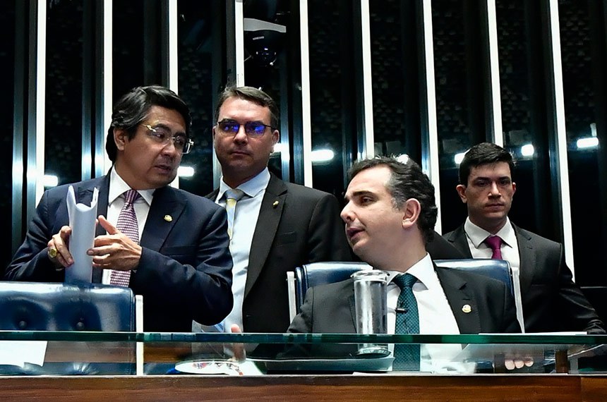 Mesa:  
senador Giordano (MDB-SP); 
senador Flávio Bolsonaro (PL-RJ);
presidente do Senado Federal, senador Rodrigo Pacheco (PSD-MG); 
secretário-geral da Mesa do Senado Federal, Gustavo A. Sabóia Vieira. 