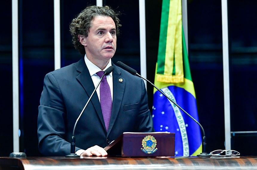 À tribuna, em discurso, senador Veneziano Vital do Rêgo (MDB-PB). 