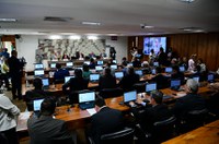 Arcabouço fiscal deve passar na CAE, diz líder do governo