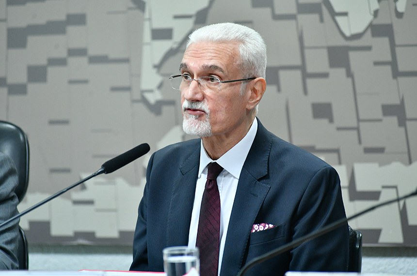 À bancada, em pronunciamento, indicado para exercer o cargo de Embaixador do Brasil na República da Indonésia, George Monteiro Prata.