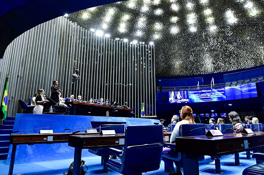 Mesa: 
coordenadora do Centro Humanitário de Amparo à Maternidade (Chama), Larissa Rodrigues Barros; 
juiz substituto da 1ª Vara da Infância e Juventude do Distrito Federal, Redivaldo Dias Barbosa; 
desembargador e representante da Associação dos Magistrados Brasileiros, Sérgio Luiz Kreuz; 
senador Magno Malta (PL-ES); 
presidente e requerente desta sessão especial, senador Eduardo Girão (Podemos-CE); 
gestor do Núcleo de Premiações, Frentes e Grupos Parlamentares da Secretaria Geral da Mesa (SGM) do Senado Federal, Herivelto Ferreira; 
chefe do Núcleo de Infância da Defensoria Pública do Distrito Federal, Tatiana Sandy; 
presidente da Associação Nacional de Grupos de Apoio à Adoção (Angaad), Paulo Sérgio.