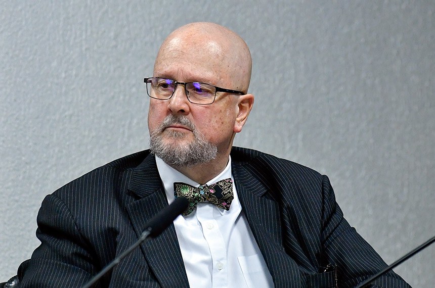 À mesa, indicado exercer o cargo de Embaixador do Brasil na República do Malawi, Arthur Henrique Villanova Nogueira.