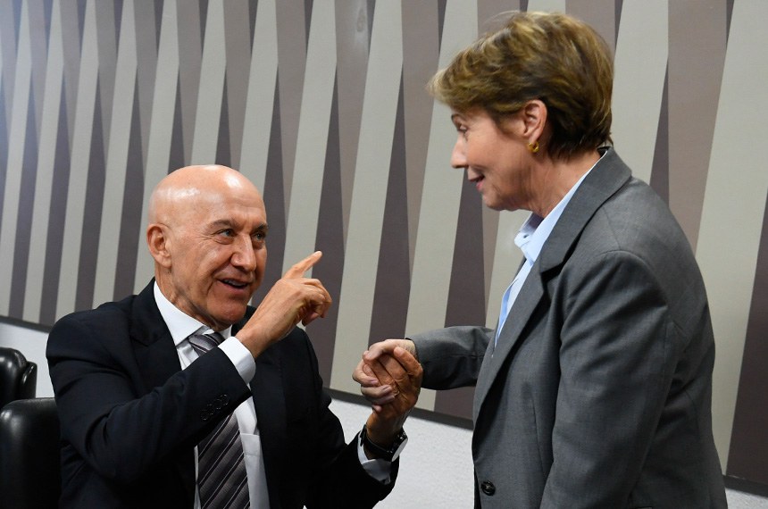 Mesa:
indicado para o cargo de diretor de Infraestrutura Aquaviária do Departamento Nacional de Infraestrutura de Transportes (Dnit), Erick Moura de Medeiros;
presidente da CI, senador Confúcio Moura (MDB-RO);
senadora Tereza Cristina (PP-MS).