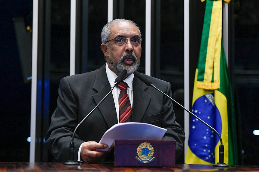 Em discurso, à tribuna, senador Paulo Paim (PT-RS).