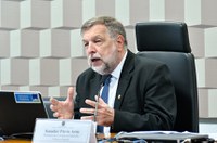 CE aprova instalação obrigatória de internet em escolas