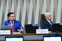 Senadores cobram da Aneel ação contra aumentos de tarifa de energia