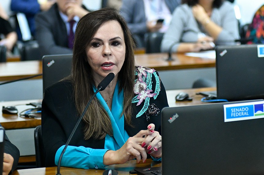 À bancada, em pronunciamento, senadora Professora Dorinha Seabra (União-TO).