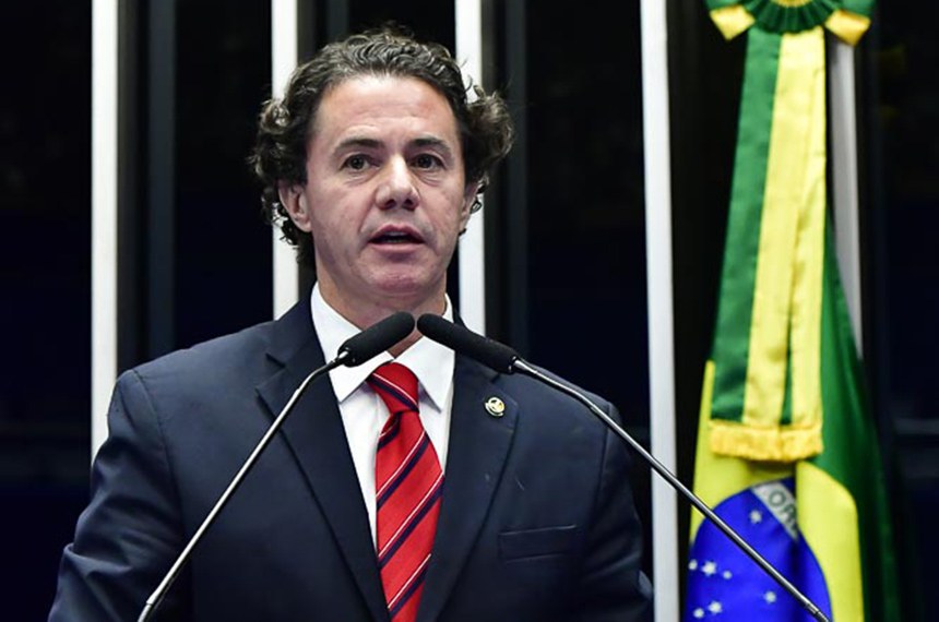 À tribuna, em discurso, senador Veneziano Vital do Rêgo (MDB-PB). 