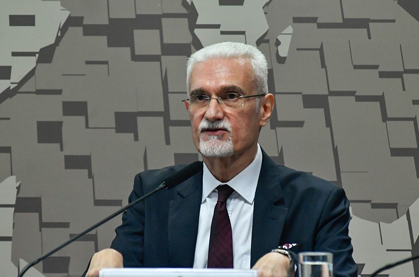 À mesa, em pronunciamento, indicado para exercer o cargo de Embaixador do Brasil na República da Indonésia, George Monteiro Prata.