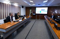 Em audiência pública, senadores pedem a diretor do DNIT agilidade nas obras viárias