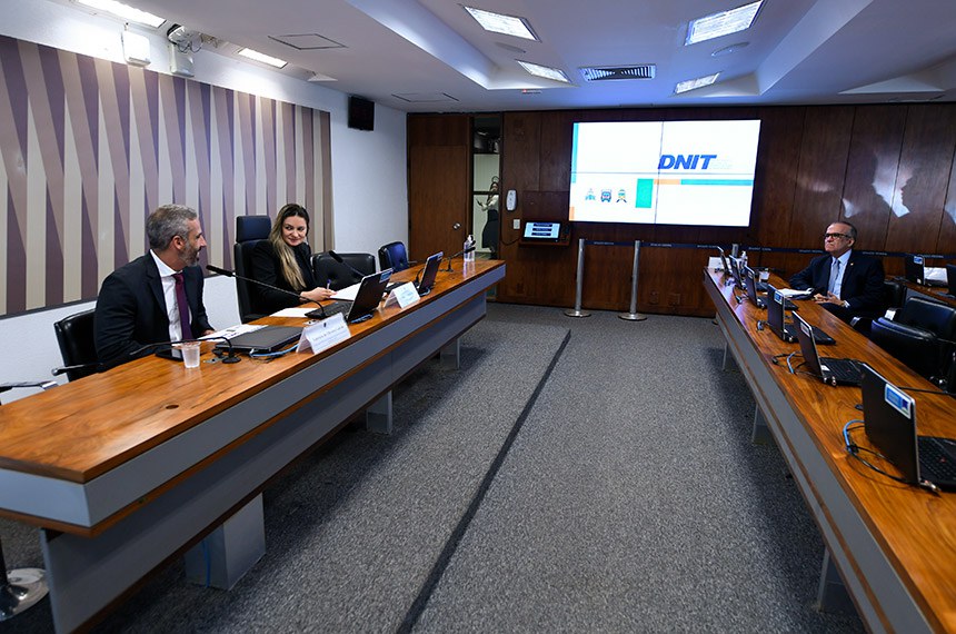 À bancada, senador Fernando Dueire (MDB-PE).