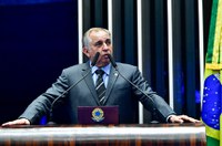 Izalci cobra reajuste de 18% às forças de segurança pública do DF