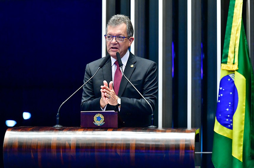 Em discurso, à tribuna, senador Laércio Oliveira (PP-SE).