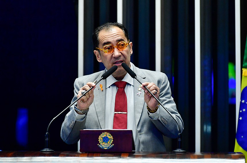 Em discurso à tribuna, senador Jorge Kajuru (PSB-GO).