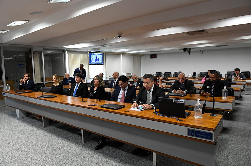 Participam: 
representante das empresas de rádio, Flávio Lara Resende; 
representante das empresas de televisão, João Camilo Júnior; 
representante de empresas da imprensa escrita; Ricardo Bulhões Pedreira; 
engenheiro com notórios conhecimentos na área de comunicação social, Valderez de Almeida Donzelli; 
representante da categoria profissional dos jornalistas, Maria José Braga; 
representante da categoria profissional dos radialistas, José Antonio de Jesus da Silva; 
representante da categoria profissional dos artistas, Zezé Motta; 
representante das categorias profissionais de cinema e vídeo, Sônia Santana; 
representante da sociedade civil, Miguel Matos; 
representante da sociedade civil, Patricia Blanco; 
representante da sociedade civil, Davi Emerich; 
representante da sociedade civil, Luis Roberto Antonik; 
representante da sociedade civil, Fábio Andrade.