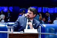 Marcos do Val pede que Eliziane deixe relatoria da CPMI do 8 de janeiro