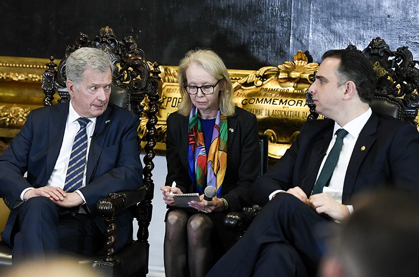 Participam:
presidente da Finlândia, Sauli Niinistö;
tradutora/intérprete;
presidente do Senado Federal, senador Rodrigo Pacheco (PSD-MG).