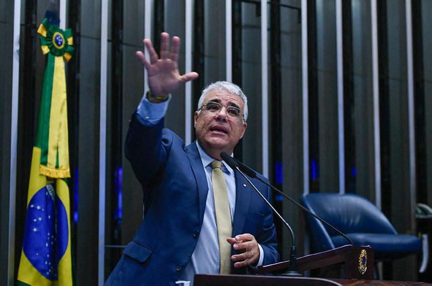 Em discurso, à tribuna, senador Eduardo Girão (Novo-CE). 